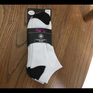 Socks: Size 9-11, shoe size: 5-10, 3 pairs